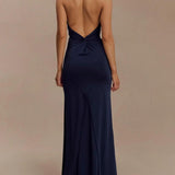 VESTIDO MAXI HALTER DE SILUETA FLUIDA EN AZUL MARINO