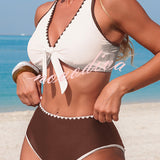 BIKINI DE DOS PIEZAS DE TIRO ALTO CON ACABADOS EN CONTRASTE