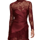 VESTIDO CORTO ENVOLVENTE DE SATÉN BURDEOS CON ENCAJE