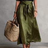 CONJUNTO BOHO CON BLUSA NEGRA Y FALDA MIDI DE SATÉN VERDE OLIVA