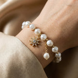 Pulsera con Medallón en Oro Blanco, Margarita y Girasol