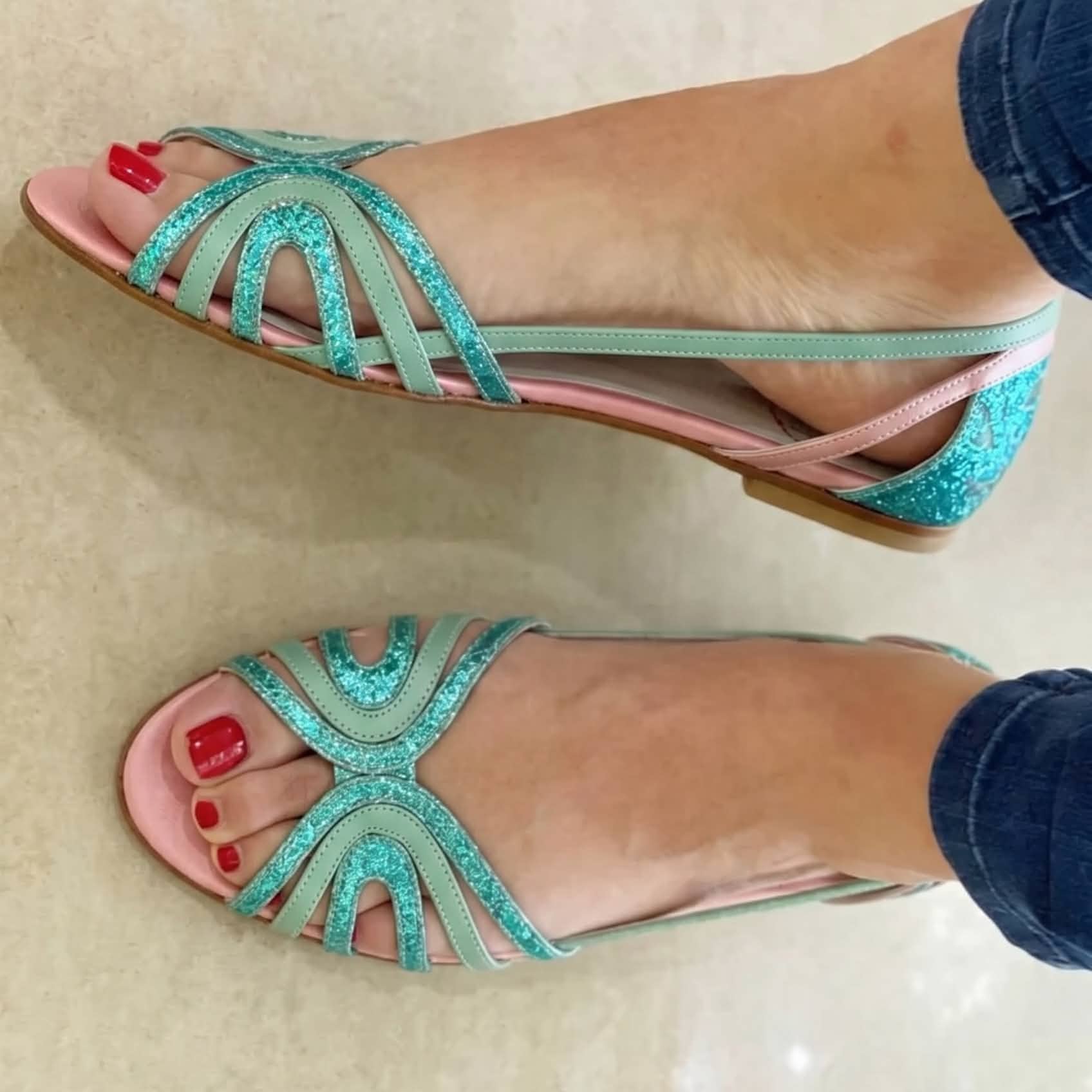 Vega | Sandalias Doradas Luz de Verano