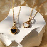 Collar con Colgante Negro y Blanco Corazón en Oro