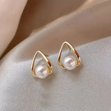 Pendientes Colgantes Triangulares con Elegantes Perlas