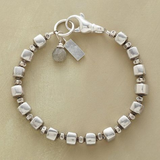 Pulsera retro con cuentas cúbicas de plata