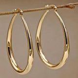 Pendientes retro dorados en forma de aro