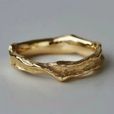 Anillo dorado retro