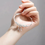 Pulsera Ajustable con Colgante de Tres Hojas en Plata