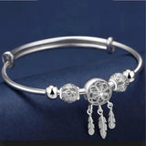 Pulsera Ajustable con Colgante de Tres Hojas en Plata