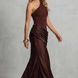 VESTIDO MAXI DE UN HOMBRO CON ELEGANCIA SATINADA