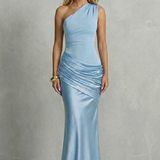 VESTIDO MAXI DE UN HOMBRO CON ELEGANCIA SATINADA
