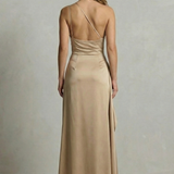 VESTIDO MAXI DE UN HOMBRO CON SATÉN LÍQUIDO Y ELEGANCIA