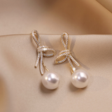 Pendientes de Perla con Cordón Brillante en Oro