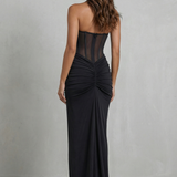 VESTIDO MAXI CON CUELLO HALTER Y CORSÉ ESCULPIDO