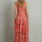 VESTIDO MAXI DE CHIFÓN CON CAPAS Y FLORACIÓN CARMESÍ