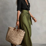 Dulce| Conjunto de dos piezas: camiseta negra y falda midi verde oliva