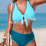 BIKINI DE DOS PIEZAS DE TIRO ALTO CON ACABADOS EN CONTRASTE
