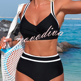 BIKINI DE DOS PIEZAS DE TIRO ALTO CON RAYAS Y DISEÑO EN CONTRASTE