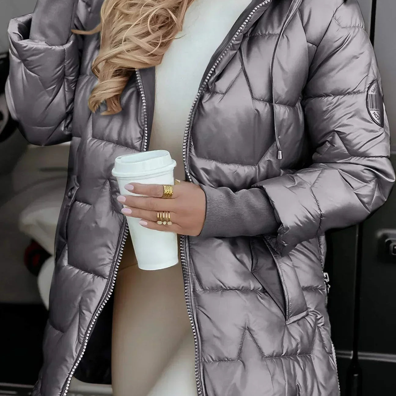 Nora - Abrigo Elegante de Invierno con Capucha y Acolchado